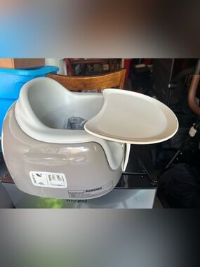 Bumbo Booster Seat with Detachable Tray + Replacement Tray